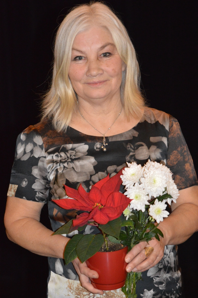 Palsmanes amatierteātra režisore Zinaida Bērza izrādes darbību koncentrējusi iedomu lidostā. 
Autors:  SANDRA PĒTERSONE