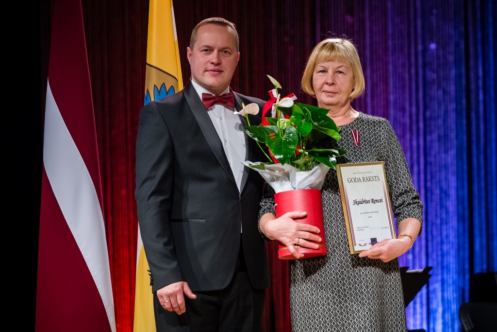 Skaidrītes Rences  paveikto atzinīgi novērtējusi Smiltenes novada dome, piešķirot viņai Goda rakstu par ieguldījumu tautas kultūras un vēstures mantojuma saglabāšanā. Goda rakstu Skaidrītei valsts svētku sarīkojumā pasniedza novada domes priekšsēdētājs Gints Kukainis.                                                                             
Autors:  AGNIS MELDERIS