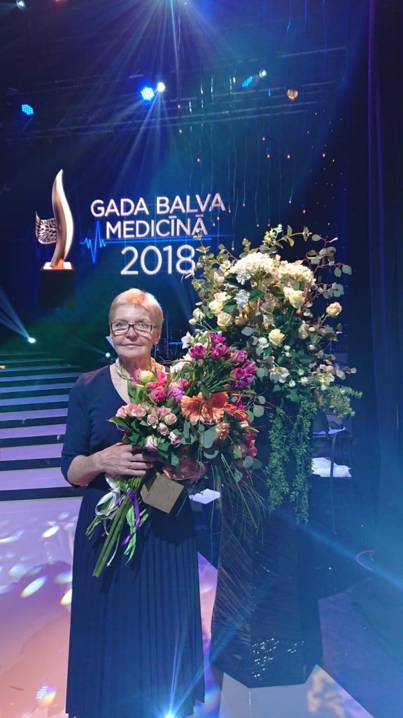 Raksturojot balvas “Gada māsa 2018” ieguvēju Jērcēnu veselības punkta vadītāju Līgu Svarinsku, pacienti teic, ka viņa palīdzību neatsaka nekad, arī ārpus darba laika.                                                                       
Autors:  NO PERSONĪGĀ ARHĪVA