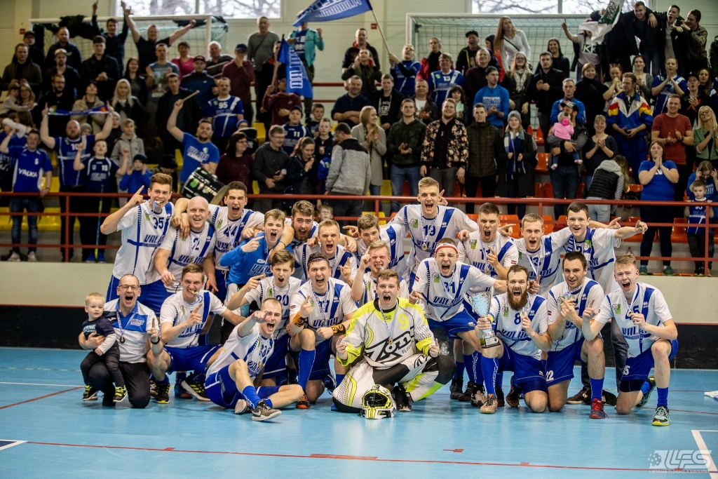 Ar neizmērojamu prieku gan spēlētāji, gan skatītāji.                                                                                  
Autors:  NO LFS ARHĪVA