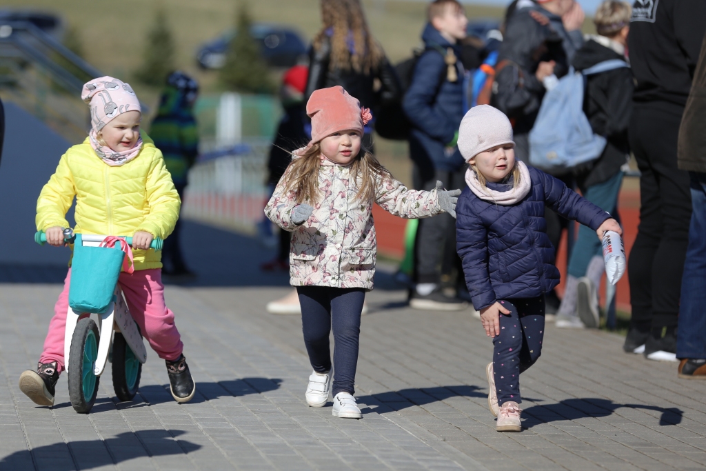 Smiltenē futbolu mīl un atbalsta arī mazas dāmas, tas rosīgajā mazpilsētā ir populārākais komandu sporta veids.