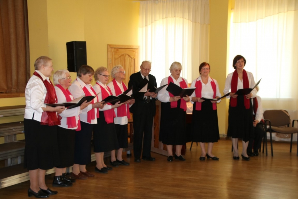 Kārķu tautas nama senioru vokālais ansamblis “Baltie taureņi” ir klāt visos nozīmīgākajos sava pagasta un novada pasākumos.                   
Autors:  IVO LEITIS