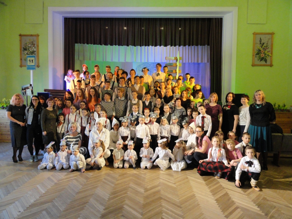 Palsmanes internātpamatskolas sarīkotajā Latvijas speciālo izglītības iestāžu deju festivālā “Deju pietura Palsmane 2019”  uzstājās kolektīvi no sešām skolām.                                                                                                                                                                                                                                                    
Autors:  TOMS CERS