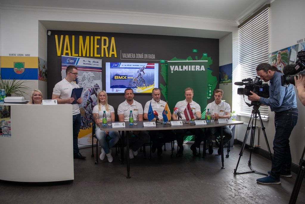 Jūlijs, šķiet, vēl ir tālu, bet pienāks nemanot. Pagājušajā nedēļā Rīgā sabiedrībai pirmo reizi plašāk tika ieskicēti Valmierā gaidāmā BMX Eiropas čempionāta sportiskie mērķi un identitāte.                                               
Autors:  ROLANDS BOŠS