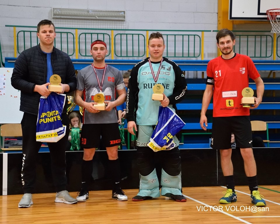 Balvas saņem labākie florbolisti dažādās nominācijās.   
Autors:  VIKTORS VOLOHS