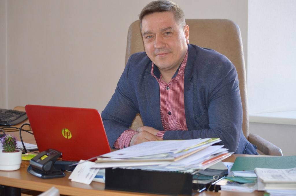 “Steidzoties un neizvērtējot visus aspektus, var pieļaut daudzu cilvēku dzīvei liktenīgas kļūdas,” par gaidāmo novadu reformu teic Raunas novada domes priekšsēdētājas vietnieks Aivars Damroze 
Autors:  SANDRA PĒTERSONE