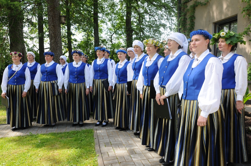 Lai J. Cimzes godināšanas pasākumi izdotos tik jēgpilni un muzikāli, milzīgu darbu ir ieguldījis Valkas novada sieviešu koris “Ziemeļstīga” ar diriģenti Karīnu Pundzjus.