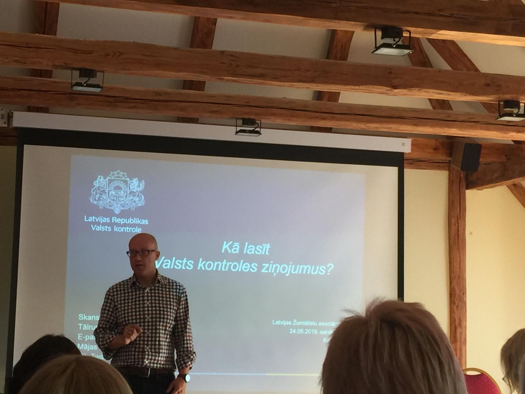 Valsts kontroles departamenta direktors Edgars Korčagins Latvijas reģionālo mediju žurnālistiem saprotami un interesanti skaidroja, kā lasīt Valsts kontroles ziņojumus un kā tur atrodamo informāciju izmantot publikācijās.                                                                                                                                                                     
Autors:   INGŪNA JOHANSONE