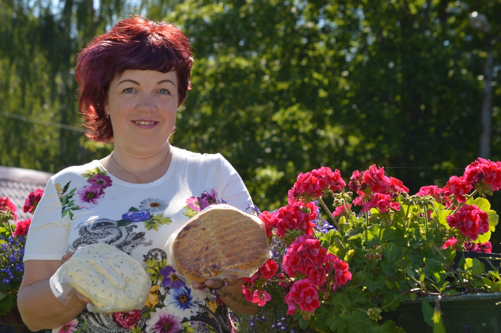 Ilzes Bērtiņas sietie mājas sieri zinātājiem komentārus neprasa, – tie ir gardi un smeķīgi. Ilze savu recepti pūrā netur un dalās ar to ar mūsu lasītājiem.                                                                                                   
Autors:  SANDRA PĒTERSONE