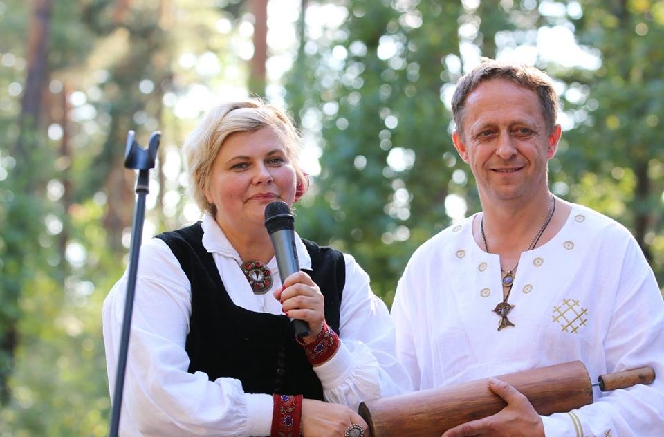 Brantu muižas jaunie saimnieki Ilze Briede un Nauris Zutis aicina uz nometni visai ģimenei “Secen sētu Laima gāja, slotu nesa padusē”, kurā būs viss par un ap pirts lietām un rituāliem.                                              
Autors: SANTA SINKA