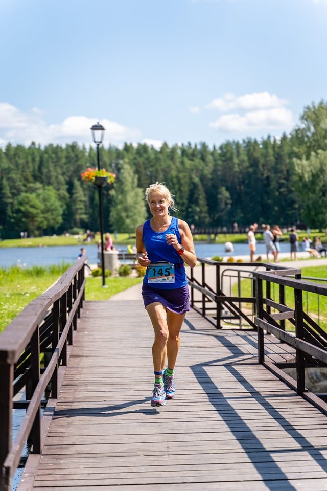 Latvijas čempionāta triatlonā sprinta distancē dalībniekiem bija iespēja startēt stafetē. Komandas “Tik uz priekšu” sastāvā startēja smilteniete Žanete Leimane.                                                                         
Autors: REINHOLDS NULLE