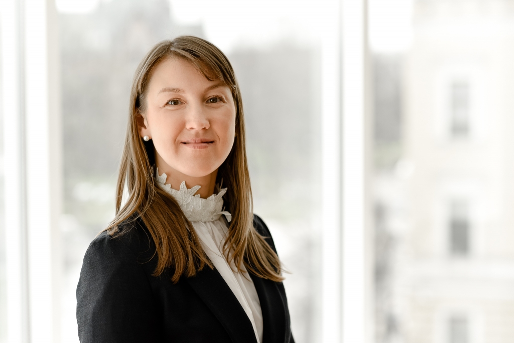 Ieva Andersone uzskata, ka medijam ir jābūt kā labam skolotājam. 
