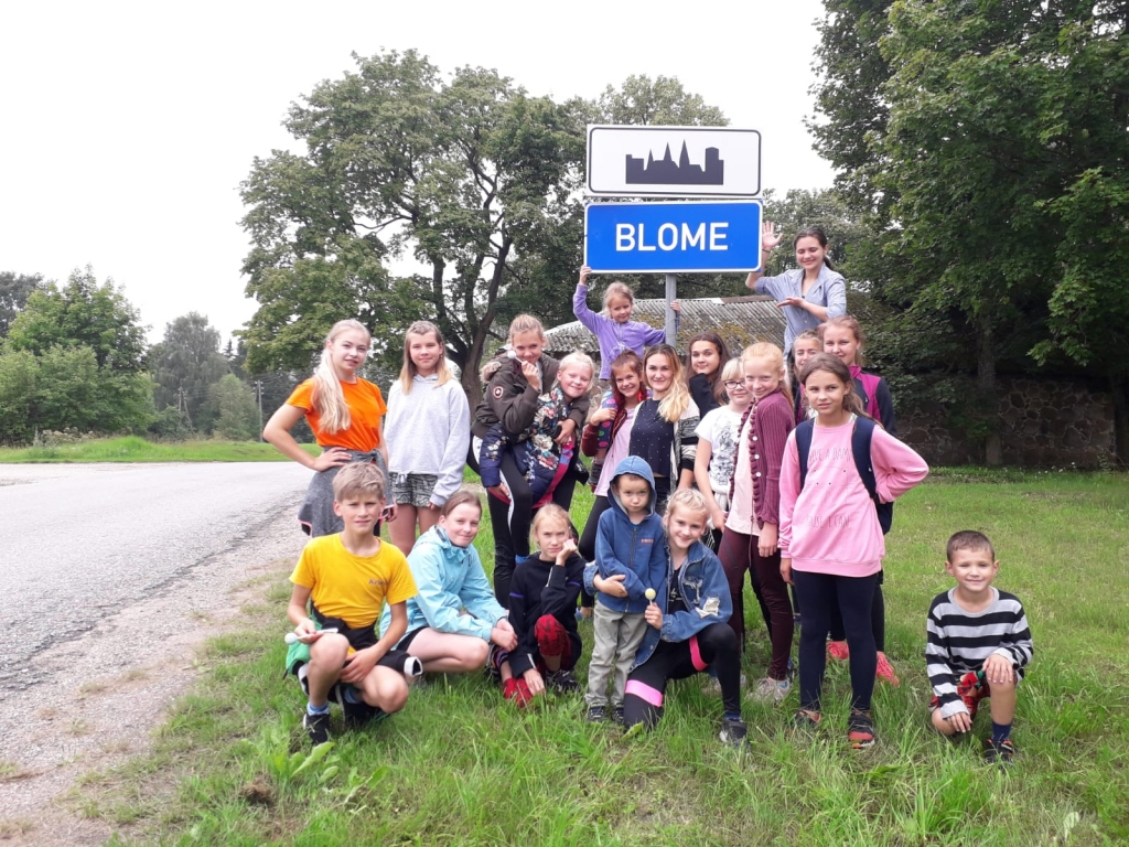 Blomē aizvadītas pirmās mūsdienu deju studijas “Kristāls” rīkotās meistarklases nedēļas garumā. Šāda iespēja bērniem un jauniešiem otro reizi tiks dota oktobrī.                                                                                     
Autors:  NO PERSONĪGĀ ARHĪVA