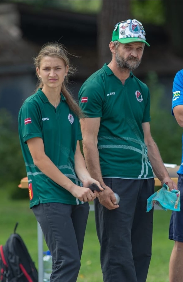 Ērģemiešu petanka divnieks Lelde Stūre un Imants Zvirbulis vērienīgā starptautiskā turnīrā Upesciemā kļūst par labāko Latvijas komandu. 
Autors:  NO KLUBA ARHĪVA