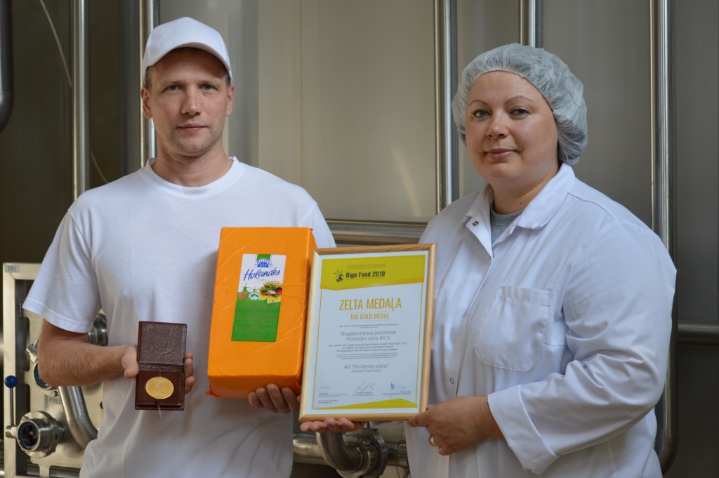 Akciju sabiedrības “Smiltenes piens” meistares Vitas Puriņas pieredze un padomi lieti noderējuši Kasparam Jēkabsonam, kura izgatavotais Holandes siers ieguvis zelta medaļu Latvijas Piensaimnieku centrālās savienības rīkotajā konkursā.                                                                                                                                         
Autors:  SANDRA PĒTERSONE