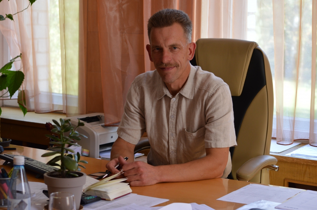 Uzņēmējam Jurģim Krastiņam Rūjienas un Naukšēnu novada uzņēmēji uzticēja parakstu vākšanu pret Rūjienas un Naukšēnu novadu pievienošanu Valkas novadam.