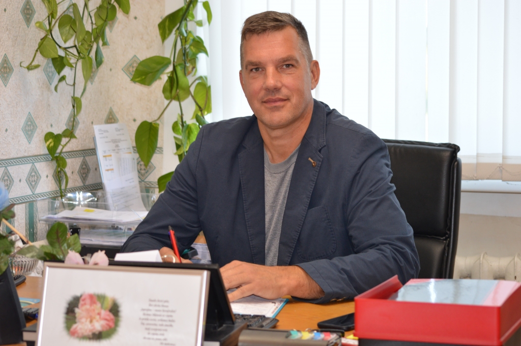 Rūjienas vidusskolas direktors Vidars Zviedris ir pārliecināts, ka Rūjienā vidusskola būs arī turpmāk, lai kādu pavērsienu iegūtu gaidāmā novadu reforma.