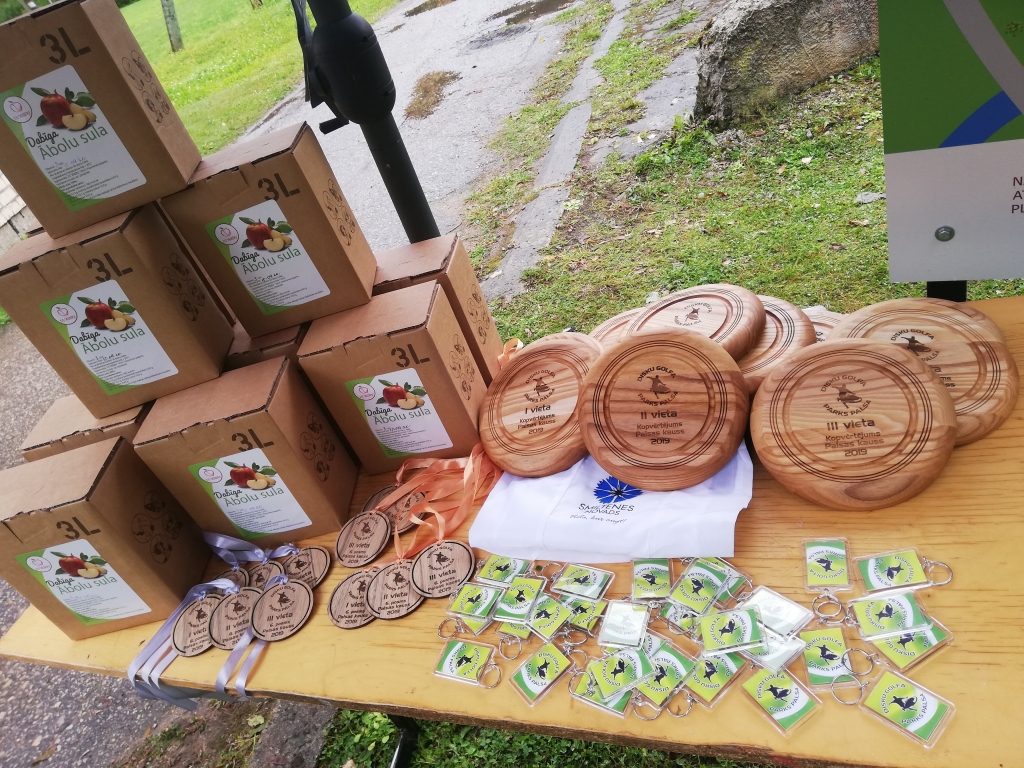 Balvas labākajiem sarūpēja Smiltenes novada uzņēmumi un disku golfa parks “Stari”. 