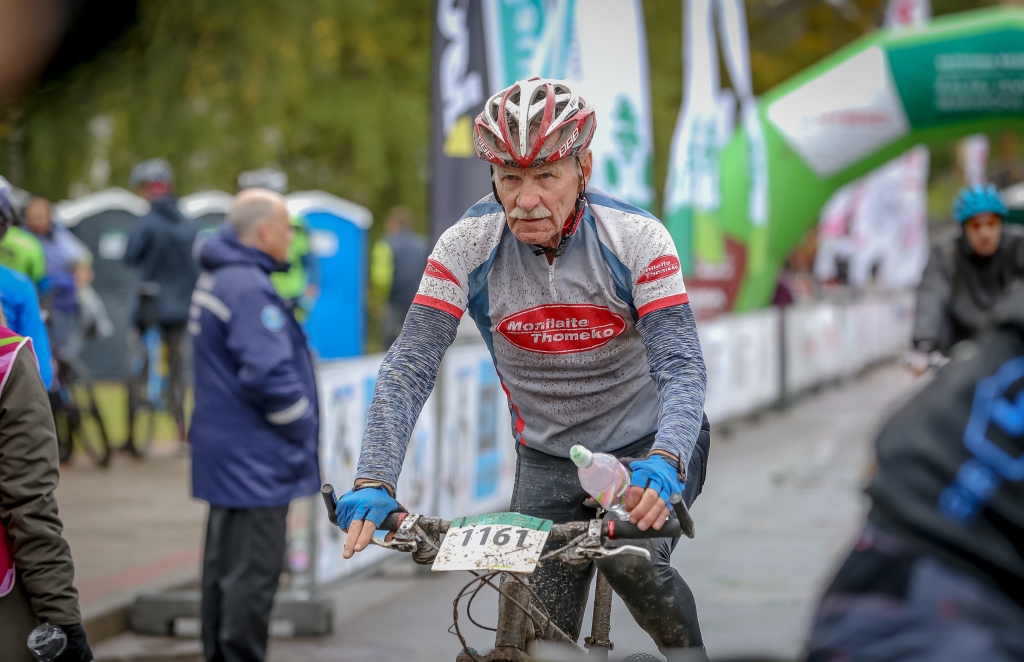Juris Bērziņš, bijušais Blomes pamatskolas sporta skolotājs, aizrautīgs velobraucējs