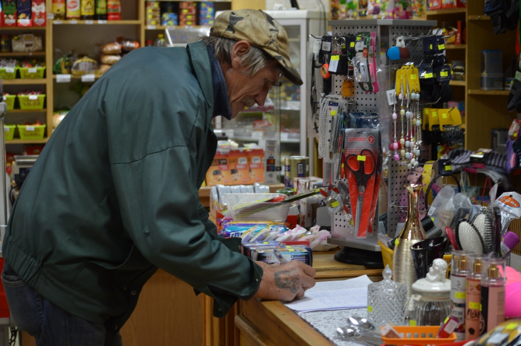 Palsmaniešu lūgumu nodrošināt ģimenes ārsta praksi  Palsmanes ambulancē atbalsta arī Aivars Brikmanis, parakstoties zem vēstules. “Pie speciālista taču vajag ģimenes ārsta nosūtījumu,” viņš uzsver.      
Autors: SANDRA PĒTERSONE