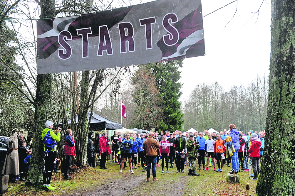 “Patriots”. Viss Latvijas karoga krāsās. Bez nevienas sponsoru reklāmas. Sākumā sponsori brīnījās un bija pat aizvainoti, ka neliksim viņu banerus un karogus. Dažiem tā arī pateicu – ja spiedīsiet likt jūsu reklāmu, man jūsu balvas loterijai nevajag. Paburkšķēja, bet balvas iedeva. Tagad tādu problēmu vairs nav. 

Autors:  Eva Pričiņa