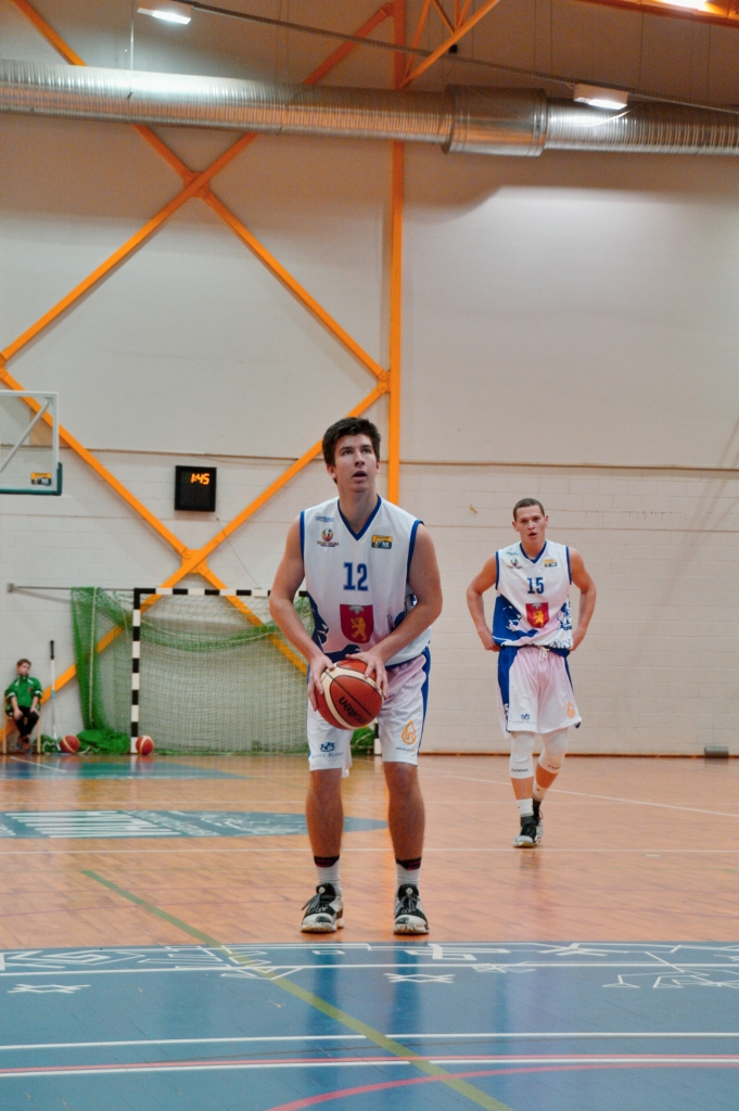 VEF basketbola akadēmijas Valkā audzēkņi Gatis Vēgners (priekšplānā) un Ralfs Leimanis ar dzīvi Valkā ir apmierināti un uzskata, ka pirmajā vietā pašlaik ir sports un tad viss pārējais.                                                                
Autors:  DACE PŪCE
