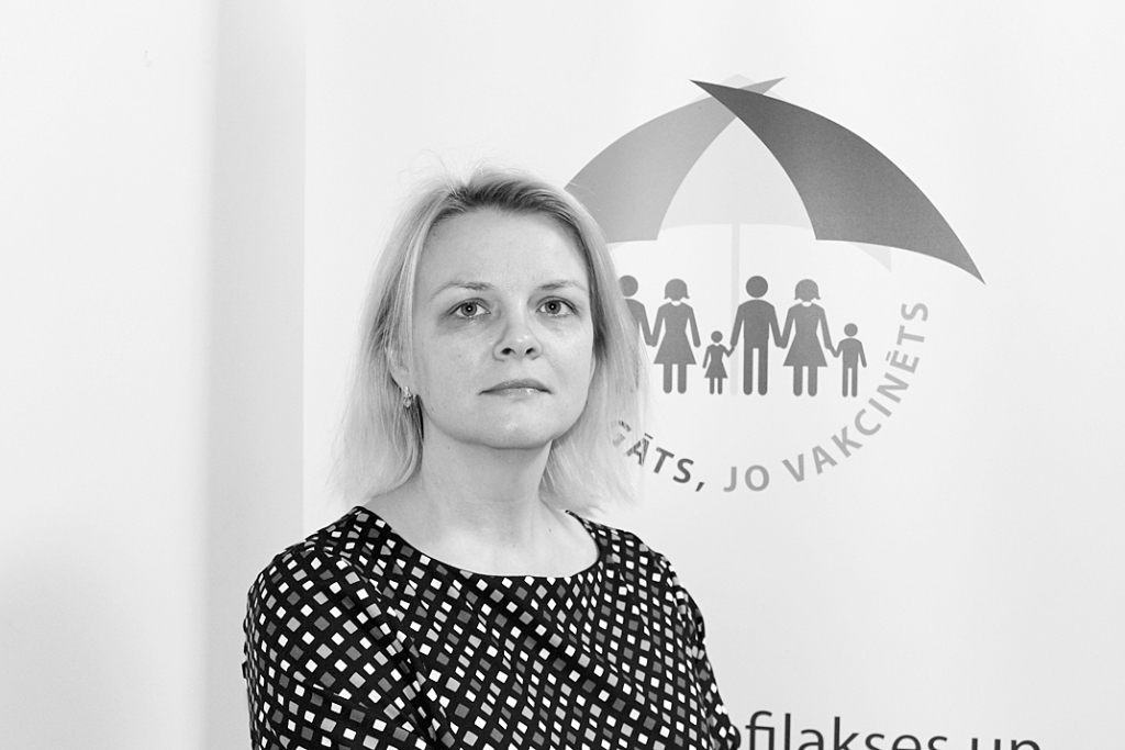 Vakcīna pret gripu bērniem līdz divu gadu vecumam un grūtniecēm šogad iekļauta valsts imunizācijas programmā, stāsta Slimību profilakses un kontroles centra epidemioloģe Larisa Savrasova un rosina to iz­mantot.
Autors: FOTO: SPKC
