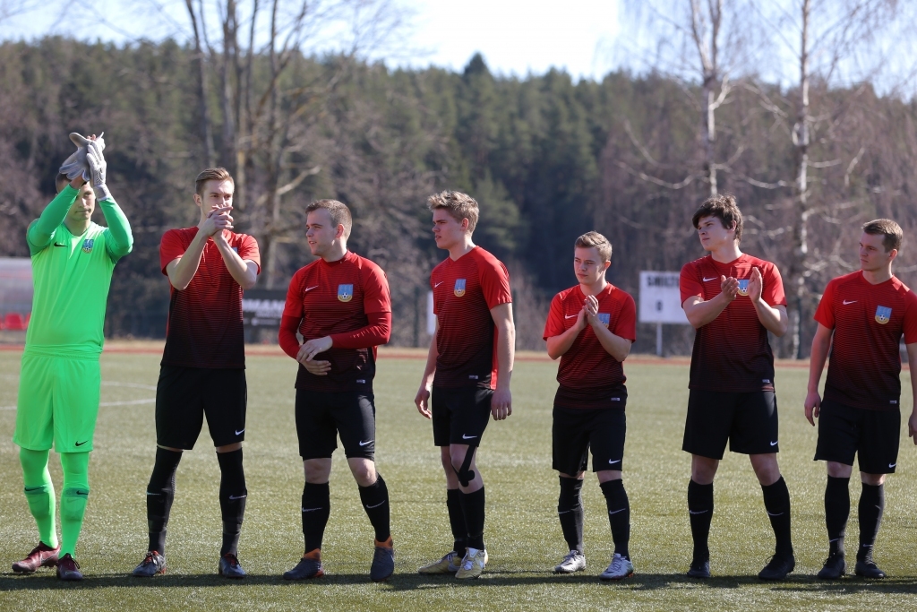 Arvien pārliecinošāku sniegumu komanda.lv 1. līgas futbola čempionātā demonstrē “Smiltene/BJSS” vienība, sasniedzot visu laiku augstāko panākumu Smiltenes futbola vēsturē.                                                                
Autors:  SANTA SINKA 