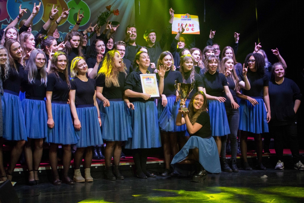 Dziesmu festivāla “Lauluragin” koru grupas uzvarētāji – Rīgas Doma kora skolas gospelkoris.                                                                              
Autors:  Tīts Loims