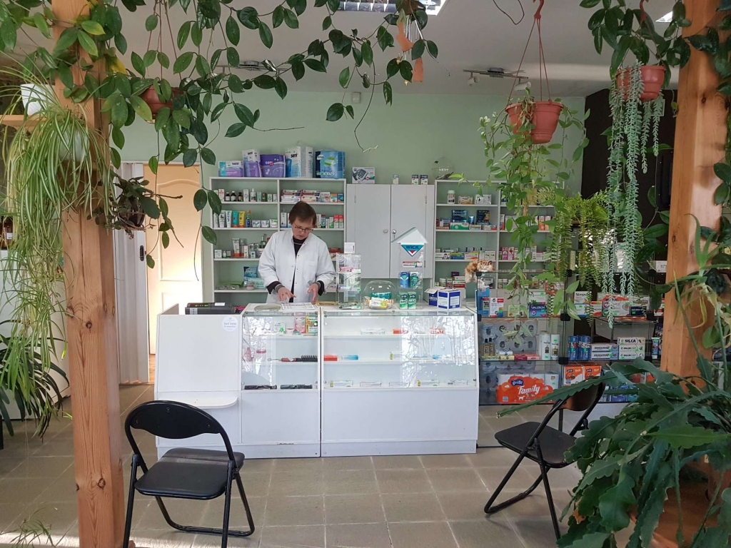 Aptieka Mēros ir Līgas Jundzes ģimenes uzņēmums vairāk nekā 15 gadus. Lai arī apgrozījums nav tik liels kā agrāk, farmaceite to nedomā slēgt. Viņasprāt, katram būtu jādomā un jārīkojas, lai uzlabotu ne tikai savu dzīves kvalitāti, bet arī vietējās kopienas.                                                                                                                                
Autors:  SANTA SINKA