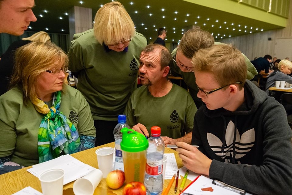 Smiltenes novada erudīcijas turnīrā prātu asina Grundzāles pagasta ļaudis no komandas “No meža nācis!”. Viņiem finālā 2. vieta.