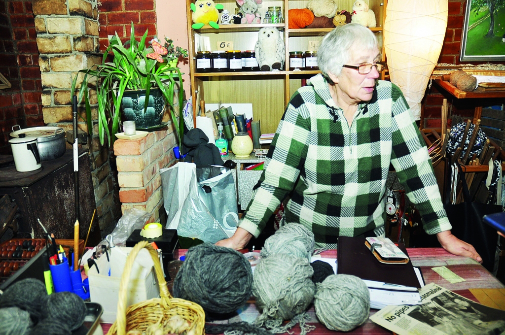 Vaiņodes novada iedzīvotāja Edīte Jonuša secina, ka cilvēki prot novērtēt mantu noliktavas funkciju – labas lietas nenonāk mēslainē, bet iegūst otru dzīvi.
Autors: DAINIS ĢELZIS