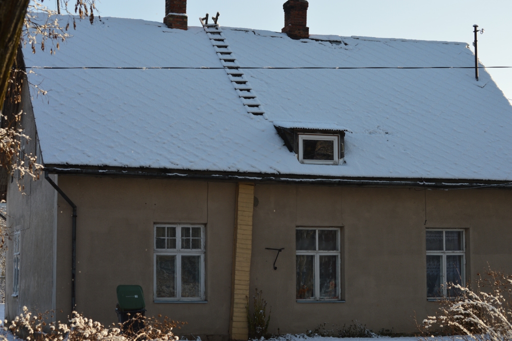 Izsolē šomēnes tiks piedāvāti divi pašvaldībai piederoši dzīvokļi Smiltenē, Dakteru ielā 37 (ēkas kreisajā pusē, 1. un 2. stāvā), taču jārēķinās, ka māja ir avārijas stāvoklī.                                                                            
Autors:  SANDRA PĒTERSONE