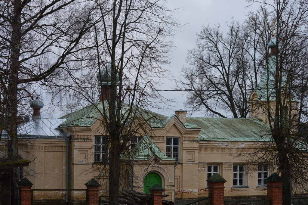 Smiltenes Svētā Nikolaja baznīca ir paglābta no bojāejas – virs ēkas altāra telpas uzlikts jauns jumta segums. Vecais jumts laida cauri nokrišņus, kas bojāja jumta seguma koka konstrukcijas.                                                                                                                                                                                  
Autors:  SANDRA PĒTERSONE