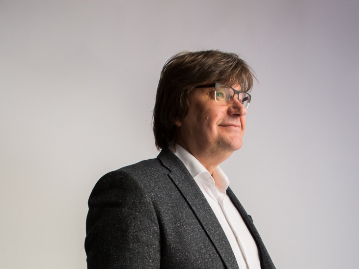 «Smiltene man ir mīļa pilsēta. Ilgus gadus dzīvoju netālu no Smiltenes, patiesi iemīlēju tās sakopto vidi un sirsnīgos cilvēkus,» gatavojoties koncertam “Ir daudz pie debesīm zvaigžņu” Smiltenē, saka komponists Jānis Lūsēns.                                                                                     
Autors:  PUBLICITĀTES FOTO