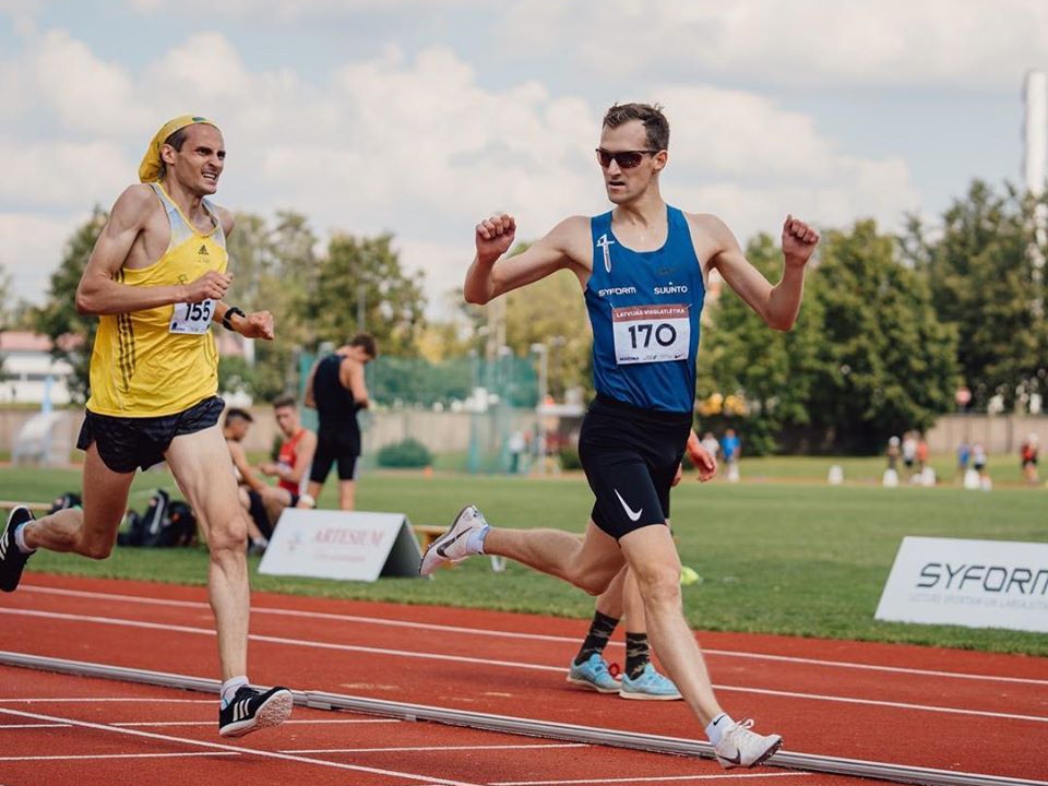 Arnis Ozoliņš
Arnis aizvadītajā sezonā izcīnījis augstas vietas:
3.vietas Latvijas čempionātā telpās 1500m distancē, rez.: 4.03,79 - Kuldīga, 16.02.2019,
TET Riga Maratonā 2019, 6km distacē, rez.: 20:52 – Rīga, 19.05.2019, Latvijas čempionātā vieglatlētikā 3000m distancē, rez. 8.50,93 – Ogre, 27.07.2
2.vieta Skrien Latvija 2019 sezonas kopvērtējumā 5km distancē.