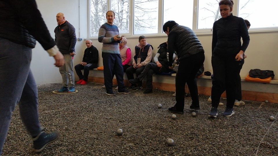 Daudzie viesi – petanka entuziasti augstu vērtē šim sporta veidam īpaši veidoto halli.                                                                                      
Autors:  MĀRCIS KRAMS