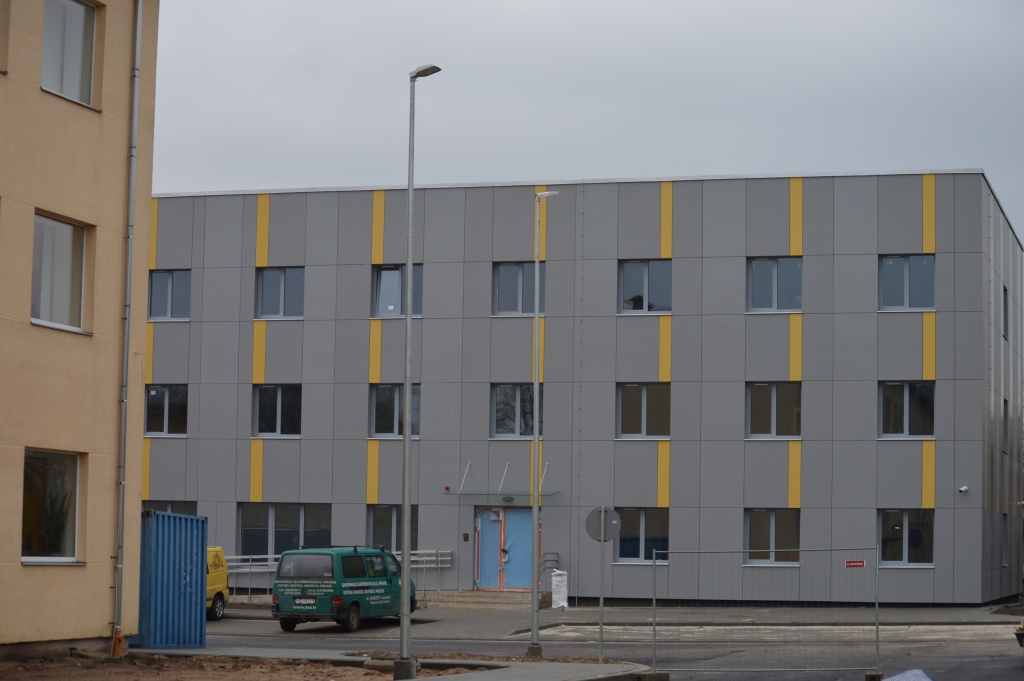 Smiltenes vidusskolā noslēgumam tuvojas skolas jaunā internāta ēkas būve, to ekspluatācijā plānots nodot šogad.                                                                                                                                                                   
Autors:  SANDRA PĒTERSONE