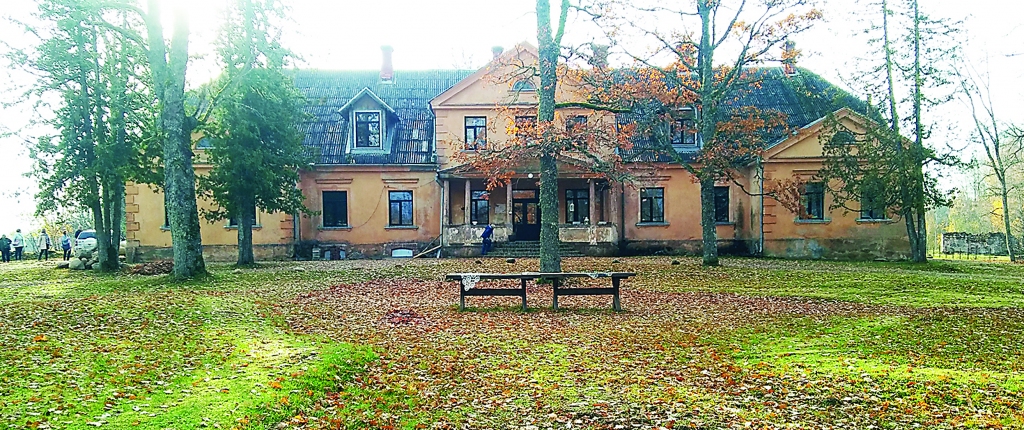 Brantu muižā jau darbojas Pirts skola, bet Ilze Briede cer drīzumā atvērt arī saimnieču skolu, kas būtu līdzīga Kaucmindes skolai.                          
Autors:  PĀRSLA KONRĀDE