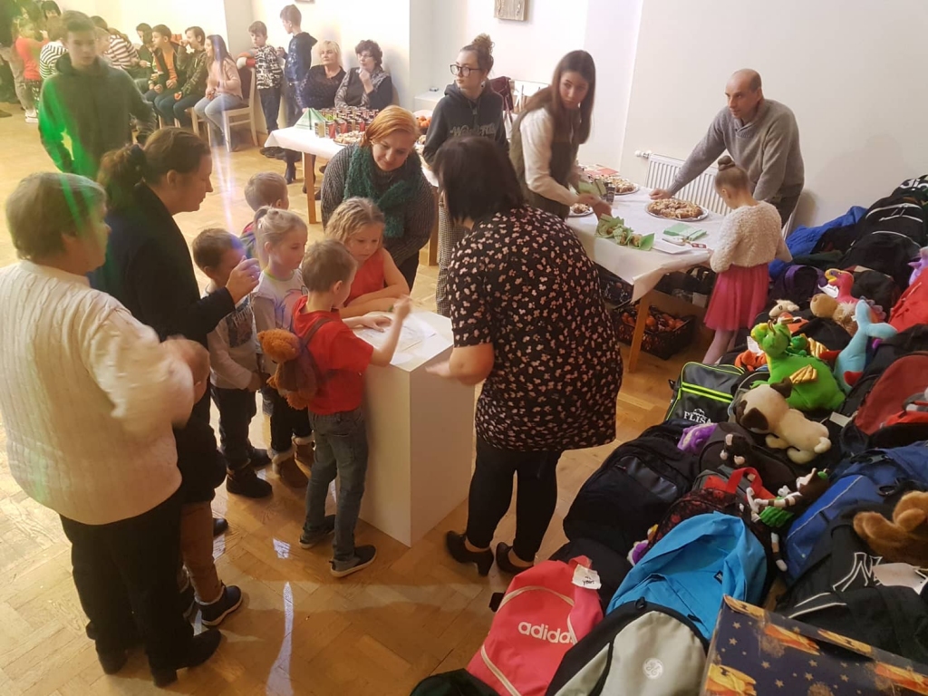 Smiltenes novada Kultūras centrā notika labdarības pasākums bērniem, ko ik gadu janvārī rīko “Emmaus Smiltene”. 
                                                                                                                                                                                                     
Autors:  SANTA SINKA