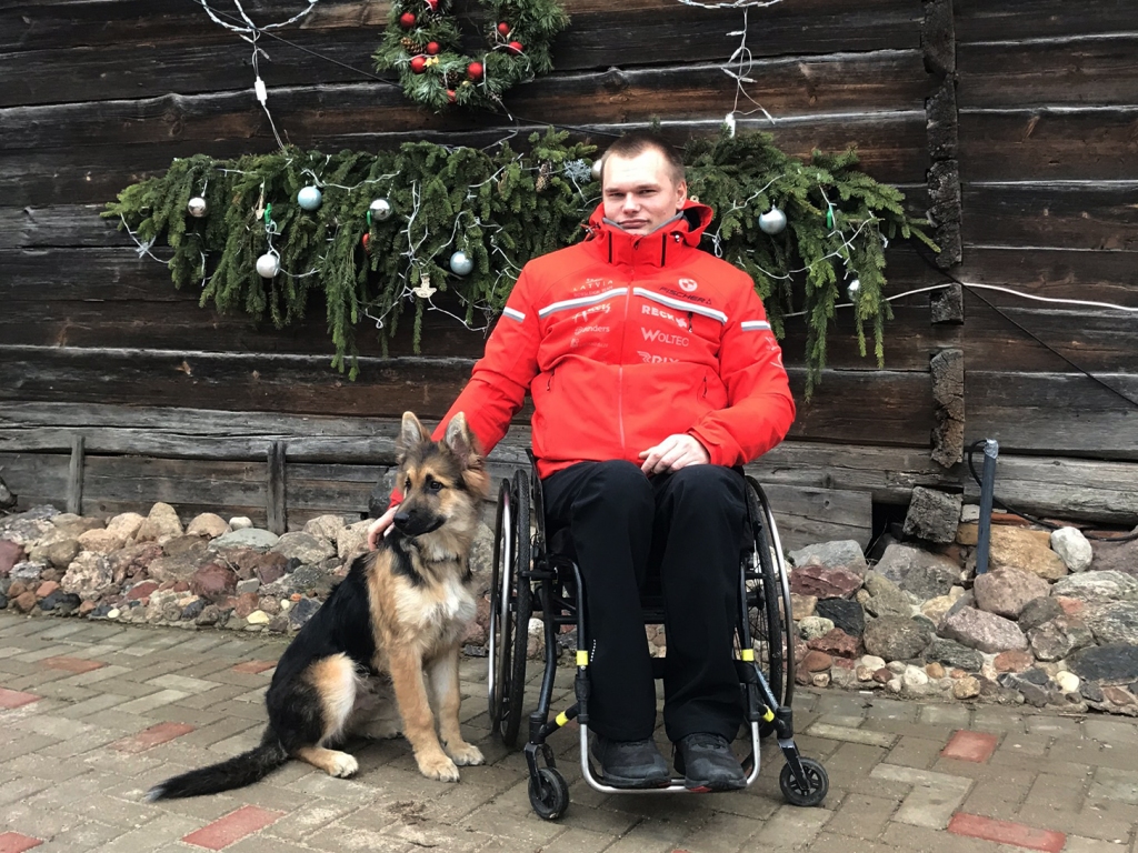 Sportošana Arturam ir pašsaprotama lieta, un parabobslejista karjeru viņš uztver nopietni. Viņa mērķis ir dalība Olimpiskajās spēlēs.                                                                      
Autors:  ANCE ANDRĒJEVA-EMPELE