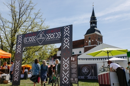 “Novada garša_Valmiera”. Aizvadītajā gadā “Novada garšas” Vidzemes reģiona lielais pasākums notika Valmieras uzņēmēju dienas ietvaros. Pasākuma laikā apmeklētājiem bija iespējams nobalsot par, viņuprāt, gardāko produktu. Šogad “Novada garšas” Vidzemes reģiona pasākums notiks Ikšķilē 6. jūnijā.                                                                                                 
Autors:  LLKC