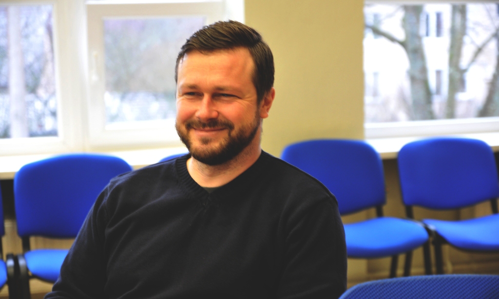 Vakar notikusī Valkas novada domes sēde bija pirmā pašvaldības deputātam kārķēnietim Varim Juškevičam. Viņš sāka pildīt deputāta pienākumus, jo Evija Miška nolika deputāta mandātu dzīvesvietas un darbavietas maiņas dēļ.                                                                                             
Autors: INGA KARPOVA