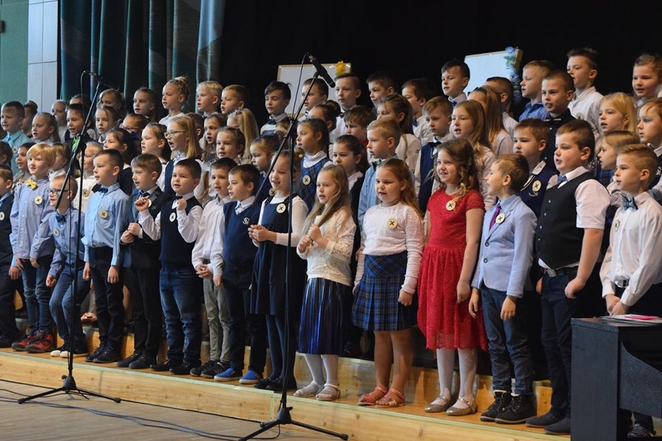 Savas pirmās simts dienas skolā atzīmēja Smiltenes vidusskolas pirmo klašu skolēni.                       
Autors:  BAIBA VAHERE