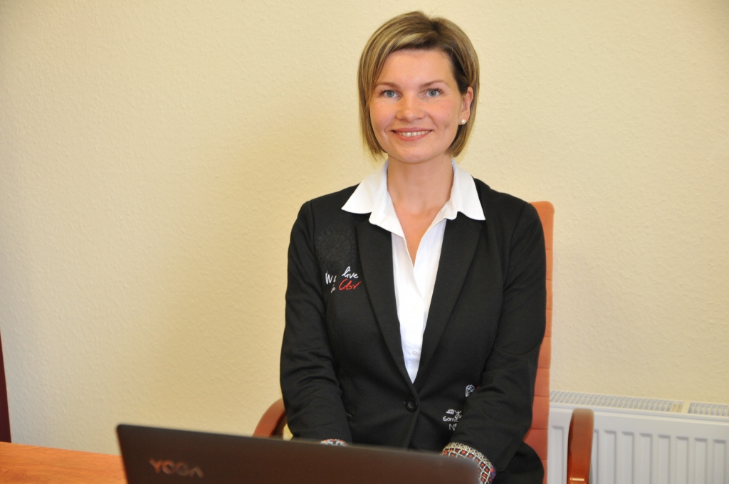 Nākamnedēļ Latvijā notiks Notāru dienas un tajās piedalīsies arī Vidzemes apgabaltiesas zvērināta notāre Linda Eglīte. Viņa apkalpo Valkas un Smiltenes puses iedzīvotājus.                                                                    
Autors:  INGA KARPOVA