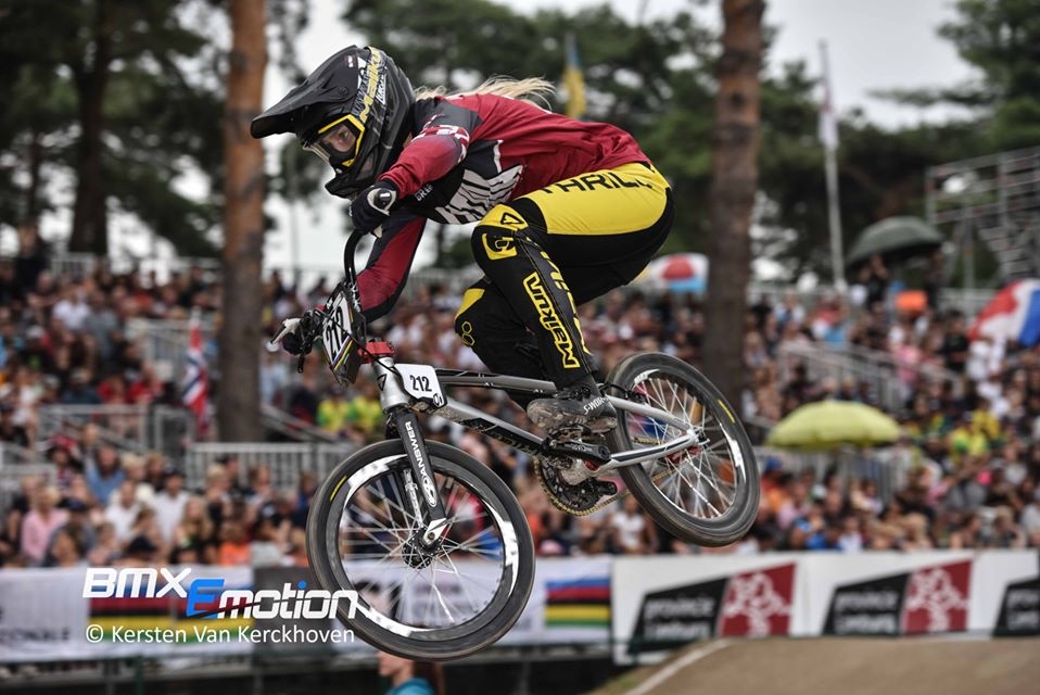 “Silvas ziķeri”/AKSSC Valmiera BMX sportiste Vineta Pētersone aizvadītajās brīvdienās Indonēzijā notiekošajās UCI C1 kategorijas BMX sacensībās dāmu elites konkurencē palika nepārspēta abas dienas. 
Autors: KERSTEN VAN KERCKHOVEN