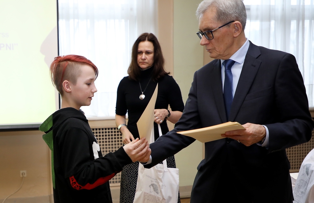 Blomes pamatskolas 7. klases skolnieks Dāvis Caucis lielā konkurencē saņēmis Atzinību konkursā “Izstāsti man savu sapni”.                                                                                                                                                                                 
Autors: PUBLICITĀTES FOTO