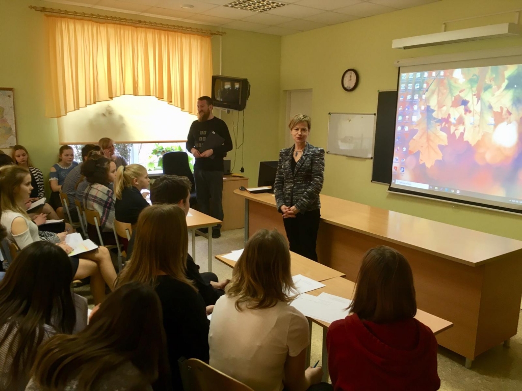 Lai vērtētu skolēnu paveikto, Palsmanē ieradās arī  Latvijas Valsts prezidenta padomniece kultūrpolitikas jautājumos Sarmīte Ēlerte.                                                                                                                            
Autors:  PALSMANES PAMATSKOLA