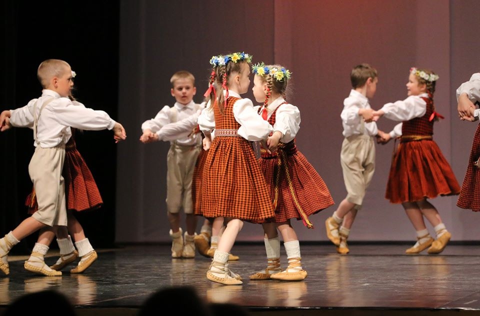 Smiltenes novada Kultūras centrā ceturtdienas pievakarē norisināsies bērnu deju koncerts “Nāc ar mani padejot”, uz kuru mīļi aicināts ikviens smiltenietis un pilsētas viesis.                                                                             
Autors: SANTA SINKA