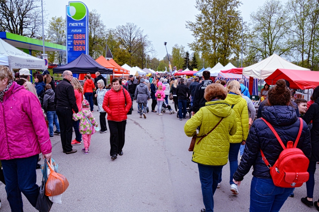 Autors: www.facebook.com/LielaisRobeztirgus/